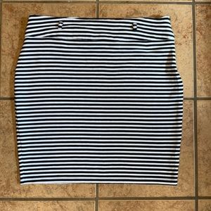 Ashley Stewart Black & White Stripe Short Skirt Size 1X
